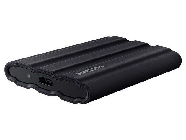 4.0TB Samsung Portable SSD T7 Shield Black, USB-C 3.1 (88x59x13mm, 98g,R/W:1050/1000MB/s, IP65) 201327 фото