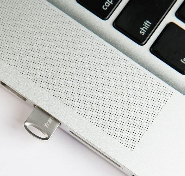 64GB USB3.1 Flash Drive Transcend "JetFlash 710S", Silver, Metal Case, Ultra-Slim (R/W:90/30MB/s) 66227 фото
